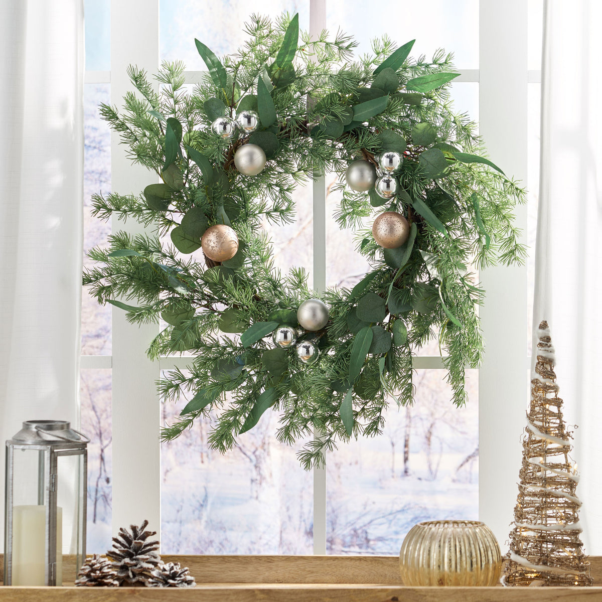 26" Pineneedle Wreath With Ball