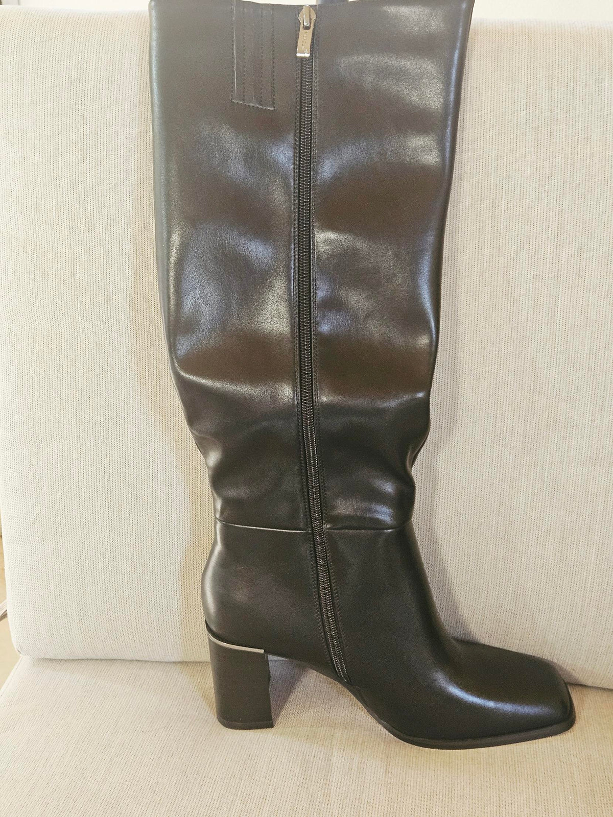 Vepose black knee high boot, full side view