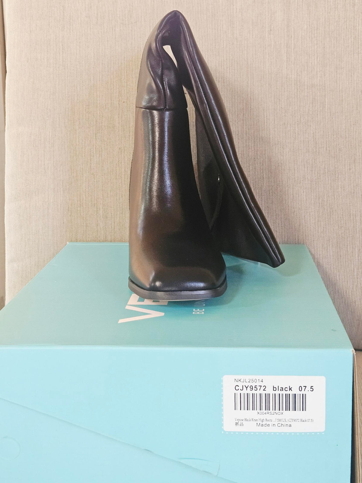 Boot with original Vepose box and size label 7.5