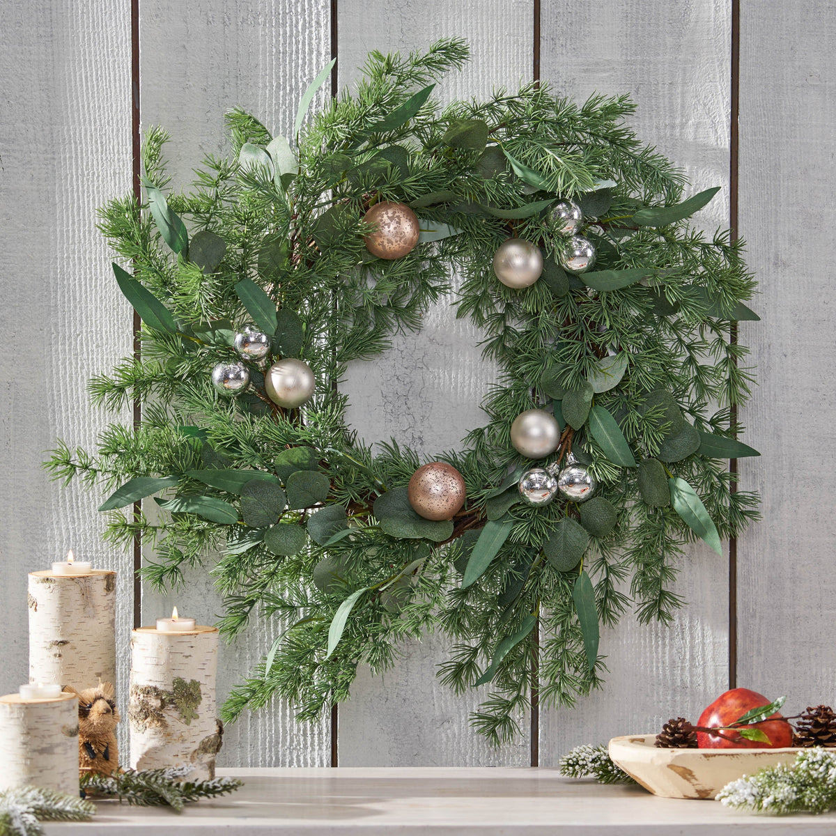 26" Pineneedle Wreath With Ball