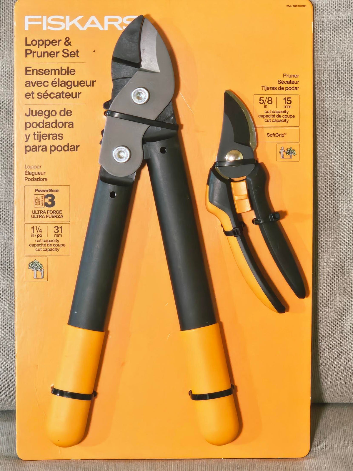 Fiskars lopper and pruner set new on original card