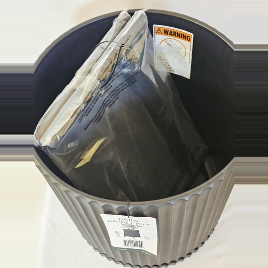 Veradek planter top view showing sealed stand pieces inside